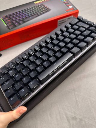 Teclado Inalámbrico ROG Falchion 65%