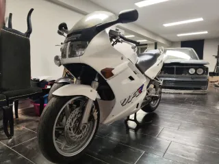Honda vfr 750f