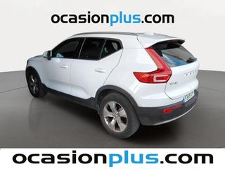 Volvo XC40 T3 Momentum 120 kW (163 CV)