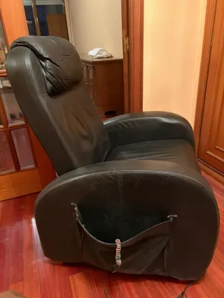 Poltrona relax con massaggio. VENDITA URGENTE. IN NEGOZIO.