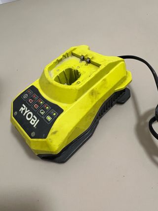 Cargador Ryobi + 2 Baterías 18V