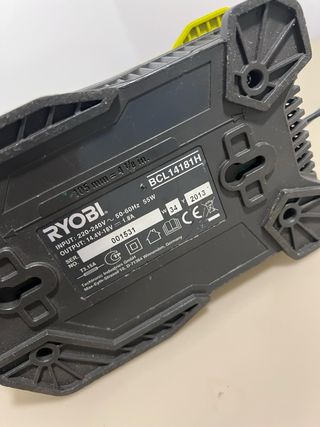 Cargador Ryobi + 2 Baterías 18V