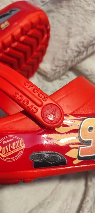 Zuecos rojos personalizados