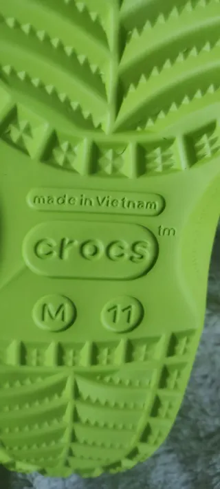 Zuecos Monstruo Verdes