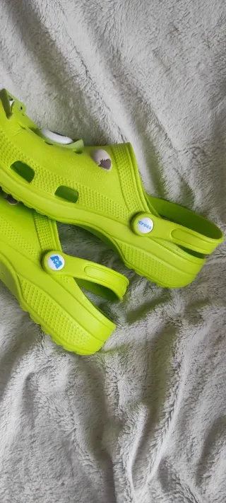 Zuecos Monstruo Verdes