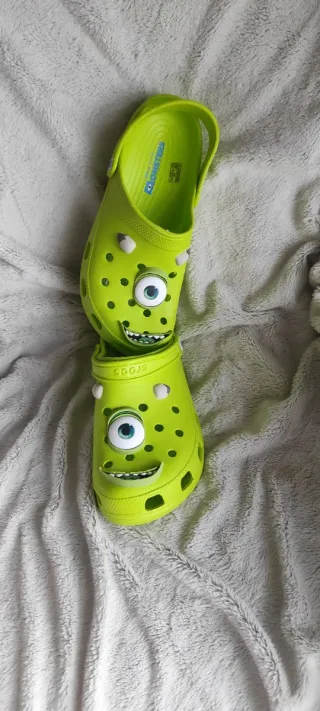 Zuecos Monstruo Verdes