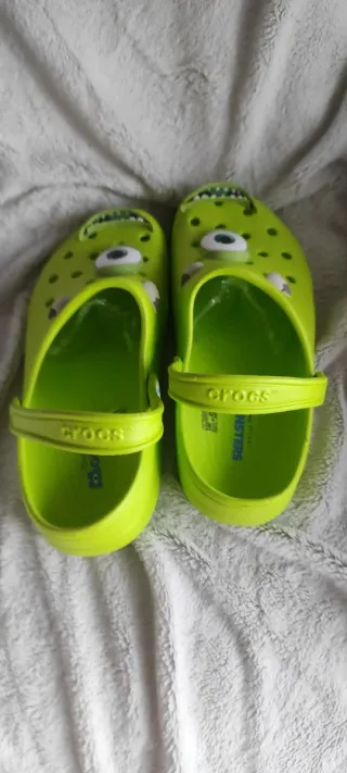 Zuecos Monstruo Verdes