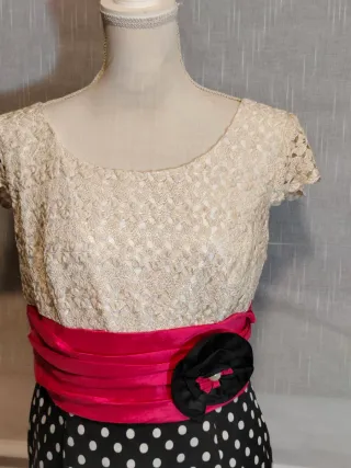 Vestido elegante invitada lunares