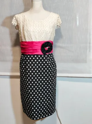 Vestido elegante invitada lunares