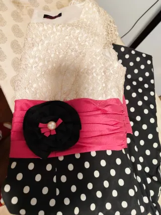 Vestido elegante invitada lunares