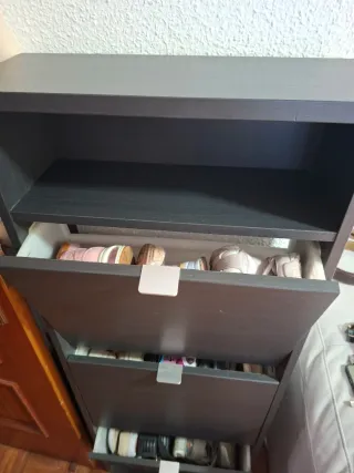 Zapatero color lwengo oscuro