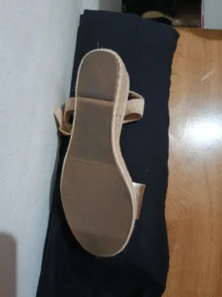 Sandalias cuña beige y doradas talla 39/40