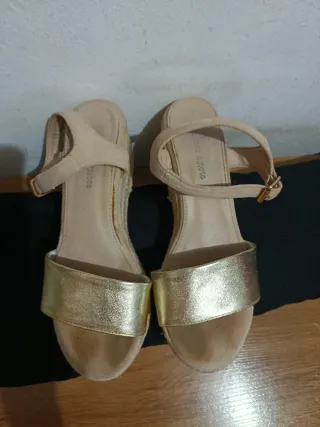 Sandalias cuña beige y doradas talla 39/40