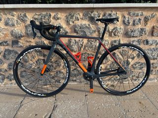 Bici Gravel Cube Cross Race con Telaio in Carbonio 100%