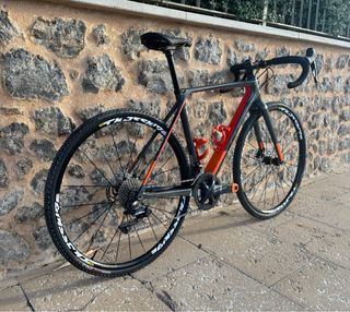 Bici Gravel Cube Cross Race con Telaio in Carbonio 100%