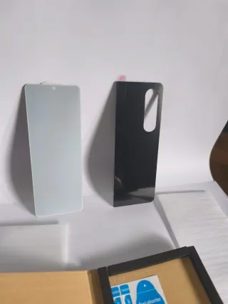 Samsung Galaxy Fold 3  12G RAM/256G + Accesorios