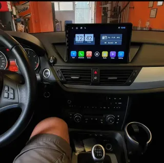 Rádio BMW X1 E84 Android 14 com Carplay sem fios.