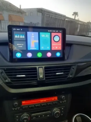 Rádio BMW X1 E84 Android 14 com Carplay sem fios.