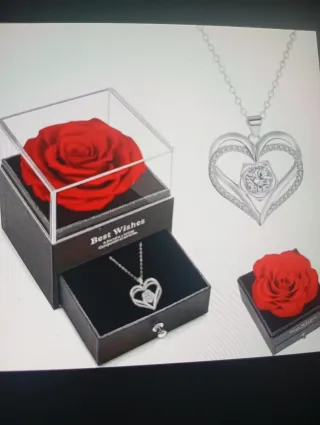 Rosa Eterna con Colgante Corazón San Valentín