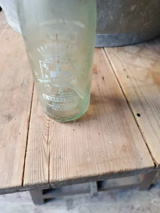 Botella antigua A. Herrerzue Palencia