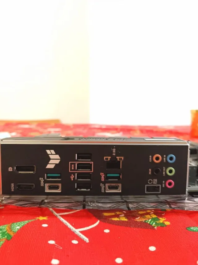 ASUS TUF GAMING B650 PLUS Placa Base