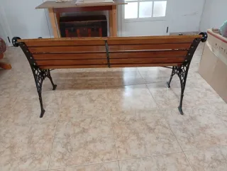Banco de madera y hierro