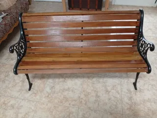 Banco de madera y hierro