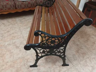 Banco de madera y hierro