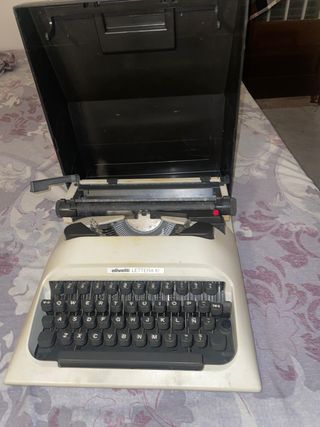Máquina de escribir Olivetti Lettera 10