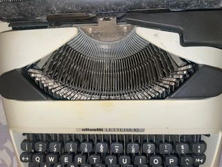 Máquina de escribir Olivetti Lettera 10