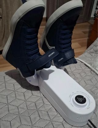 Secador de zapatillas blanco