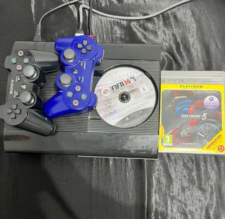 PS3 liberada Super Slim 500GB + 2 Mandos 74 Juegos