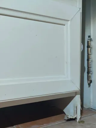 Alacena IKEA con puertas de cristal