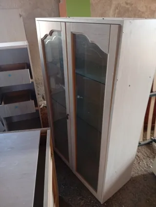 Mueble de comedor de madera