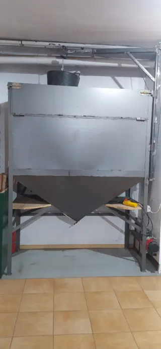 Tolva silo grano biomasa pellet con polipasto