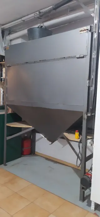 Tolva silo grano biomasa pellet con polipasto