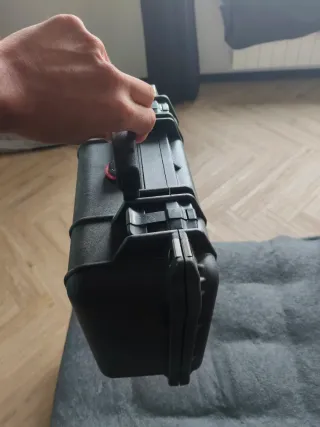 Caja Pelican Impermeable IP67 con Válvula