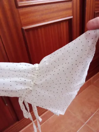 Blusa volantes lunares sin estrenar