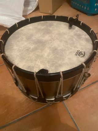 Tambor artesanal hecho a mano por encargo