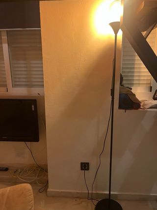 Lámpara de pie alta