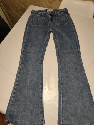 Pantalón tejano acampanado