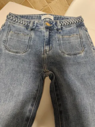 Pantalón tejano acampanado