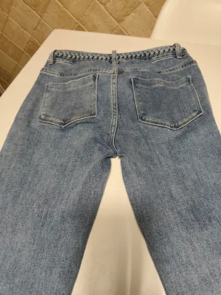 Pantalón tejano acampanado