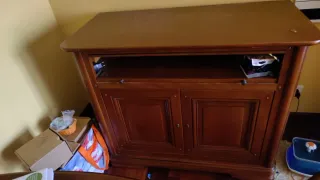 Mueble de madera marrón