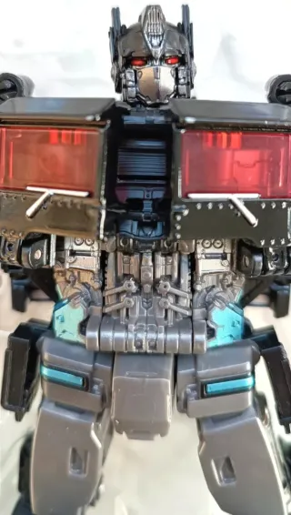 Transformers Optimus Dark Commander