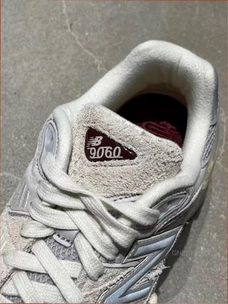 New Balance 9060 Gris Talla 41.5