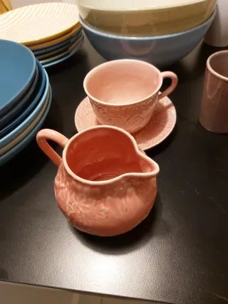 Vajilla y tazas de cerámica