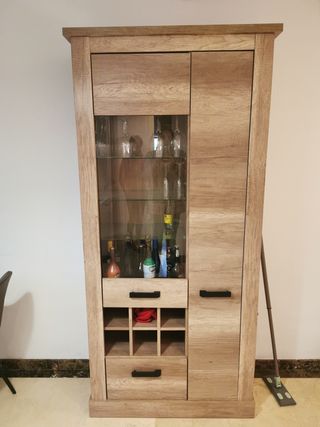 Armario de madera y metal