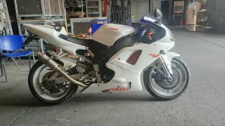Yamaha R1 1998