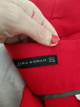 Falda Zara roja plisada
